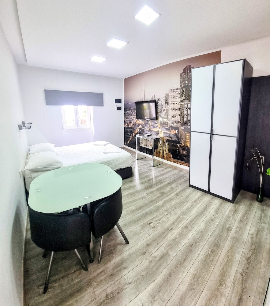 City Studio, 1 Queen Bed
