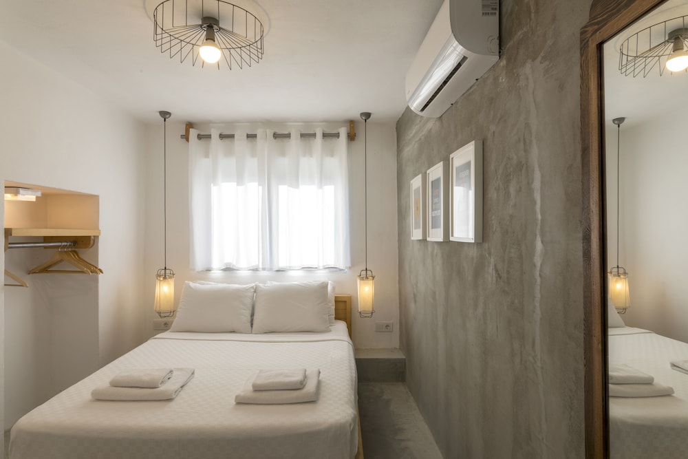 Junior Studio Suite, 1 Bedroom, Patio, Courtyard View photo 1
