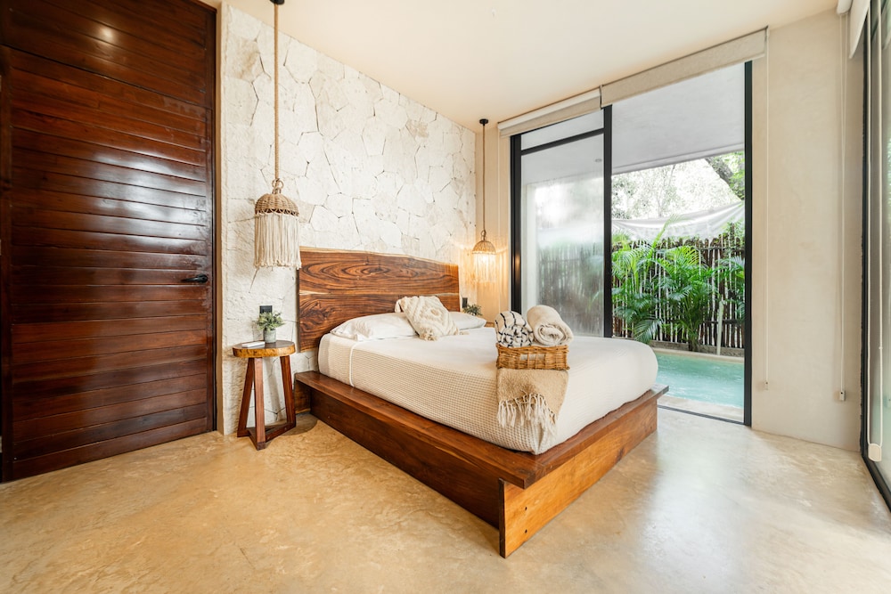 Grand Suite, Pool View