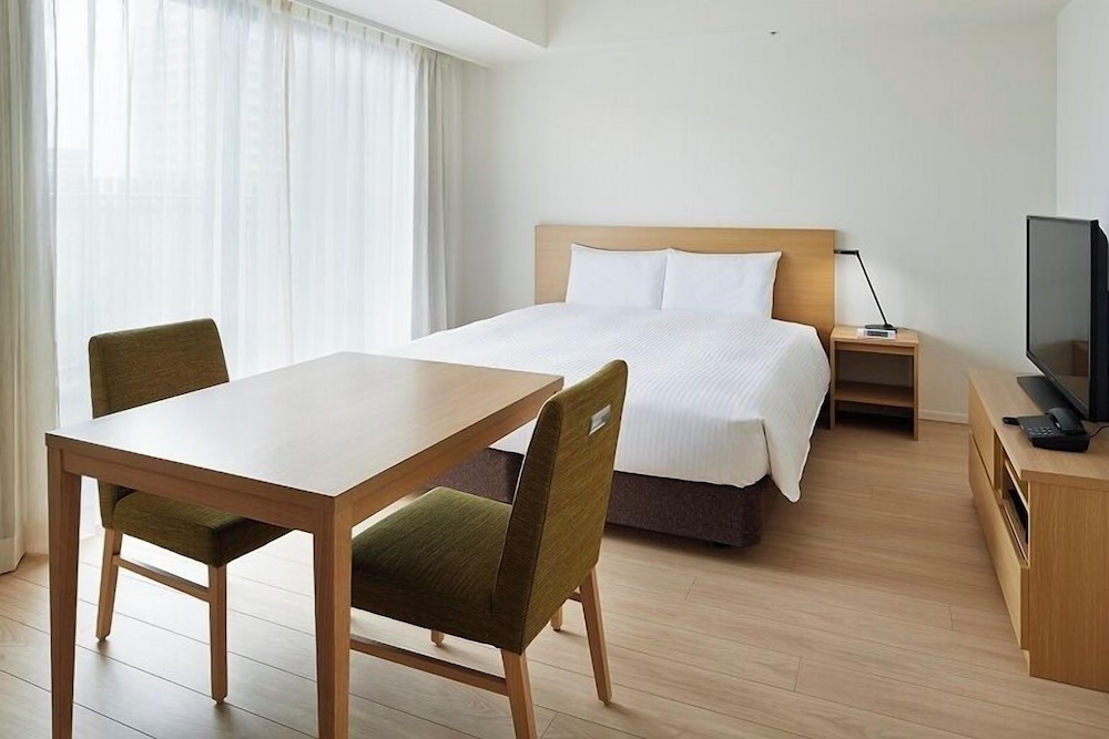 Deluxe A , 1 bed Queen , Service Apartment, Non Smoking