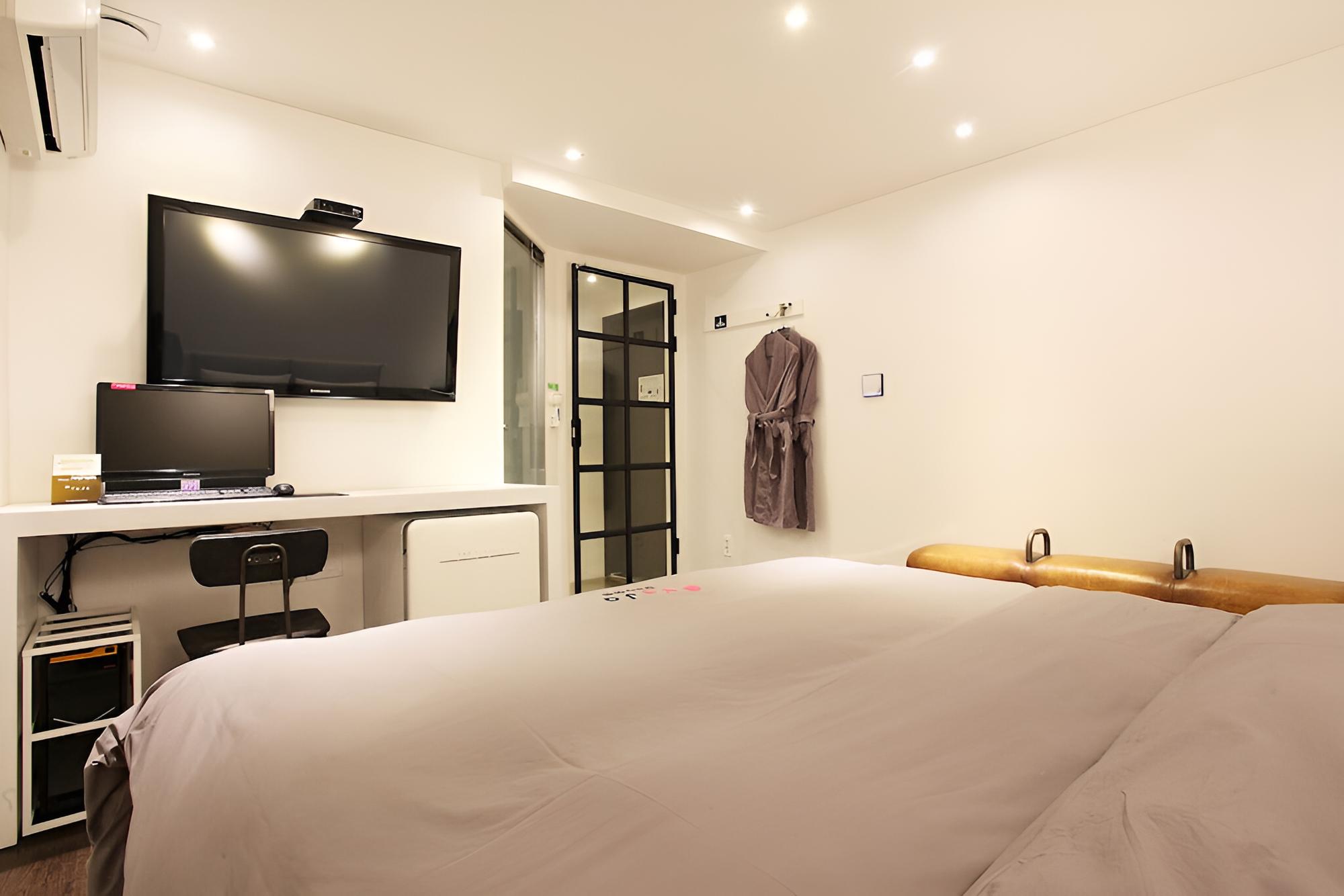 Room (Standard (Netflix Disney+ Tving avail) - Photo 26