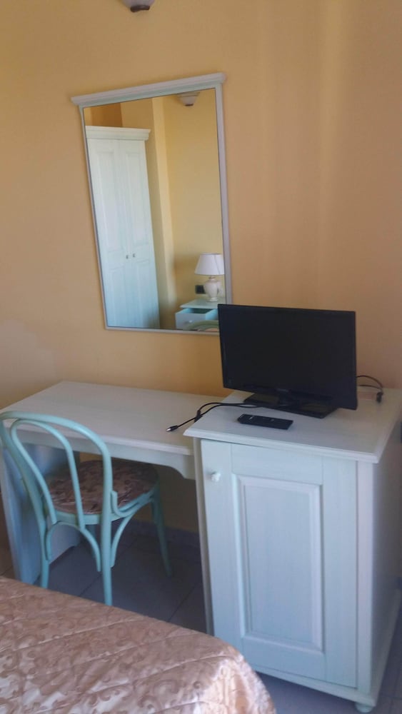 Economy Room
