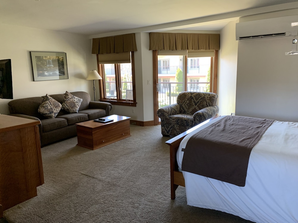 Condo, 1 Queen Bed With Sofa Bed