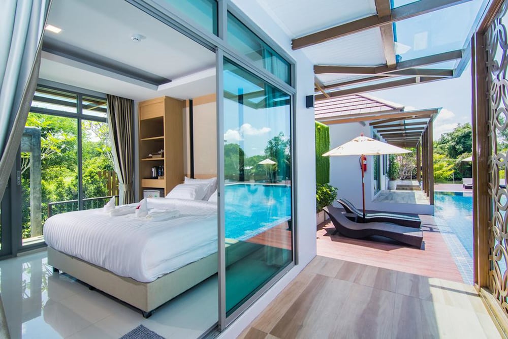 Villa - Photo 1