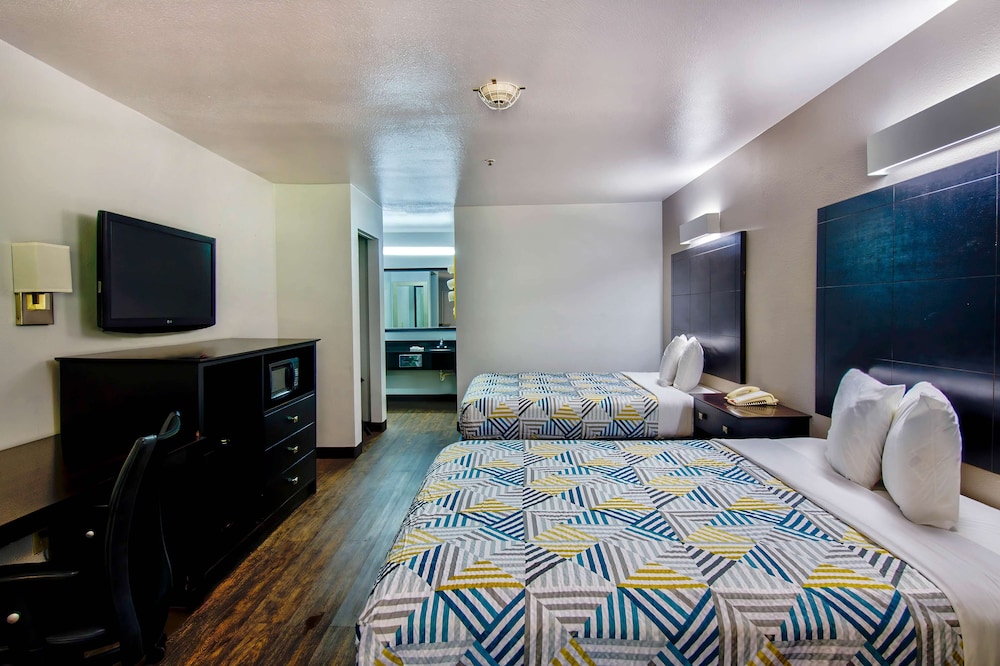 Deluxe Room, Multiple Beds, Accessible, Non Smoking - Photo 1