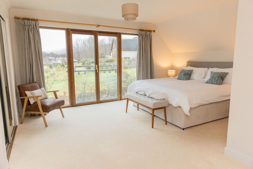 House, 5 Bedrooms photo 1