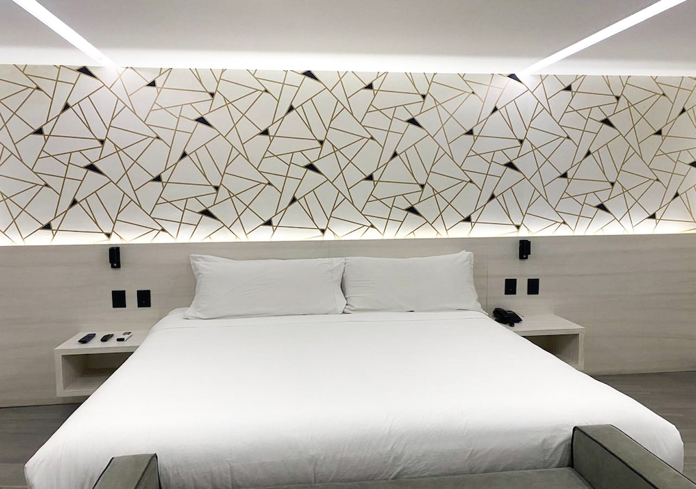 Luxury Suite, 1 King Bed, Non Smoking photo 1