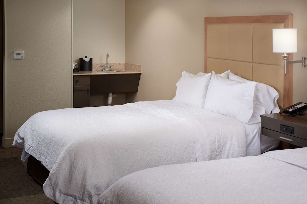 Room, 2 Queen Beds, Accessible, Bathtub photo 1