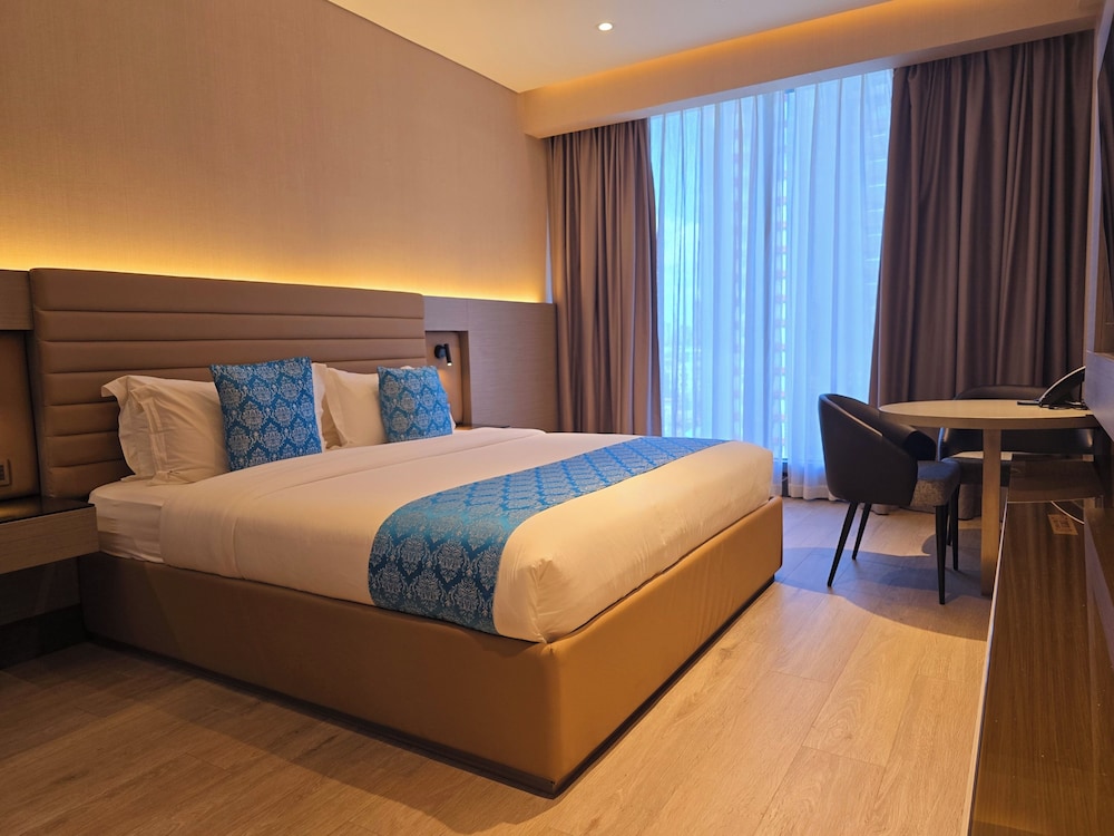 Deluxe Room, 1 King Bed - Photo 3