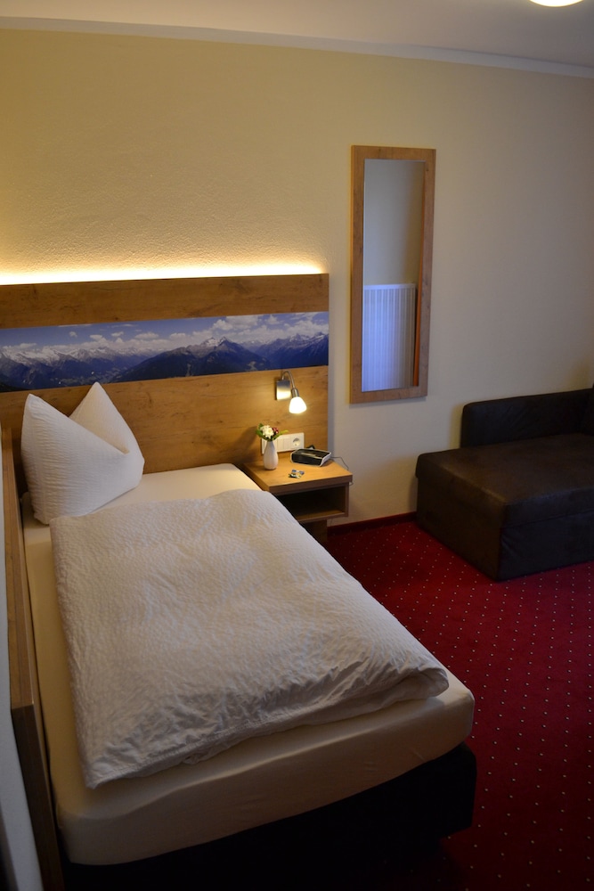 Single Room photo 2