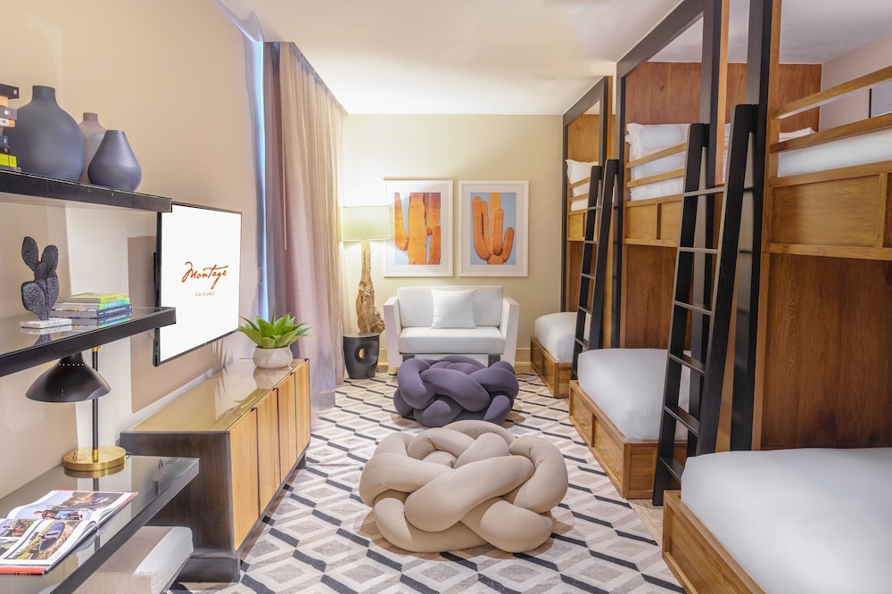 Ocean View Three Bedroom Residence with Two Kings and Bunks