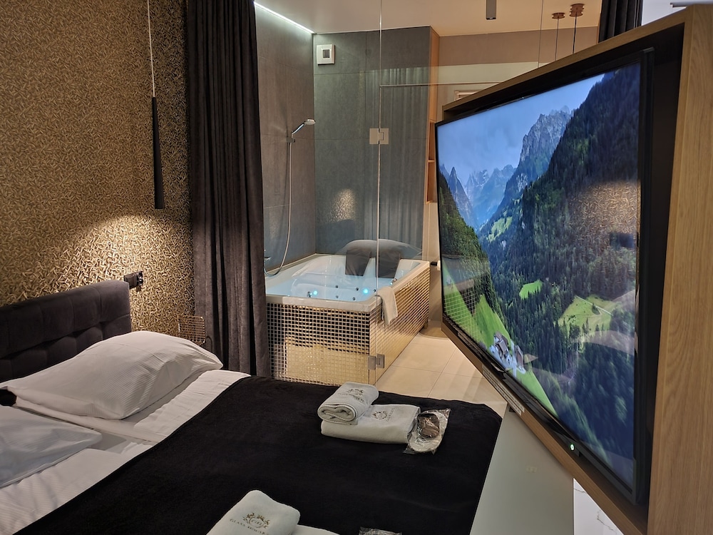 Superior Apartment, 1 Queen Bed with Sofa bed, Courtyard View