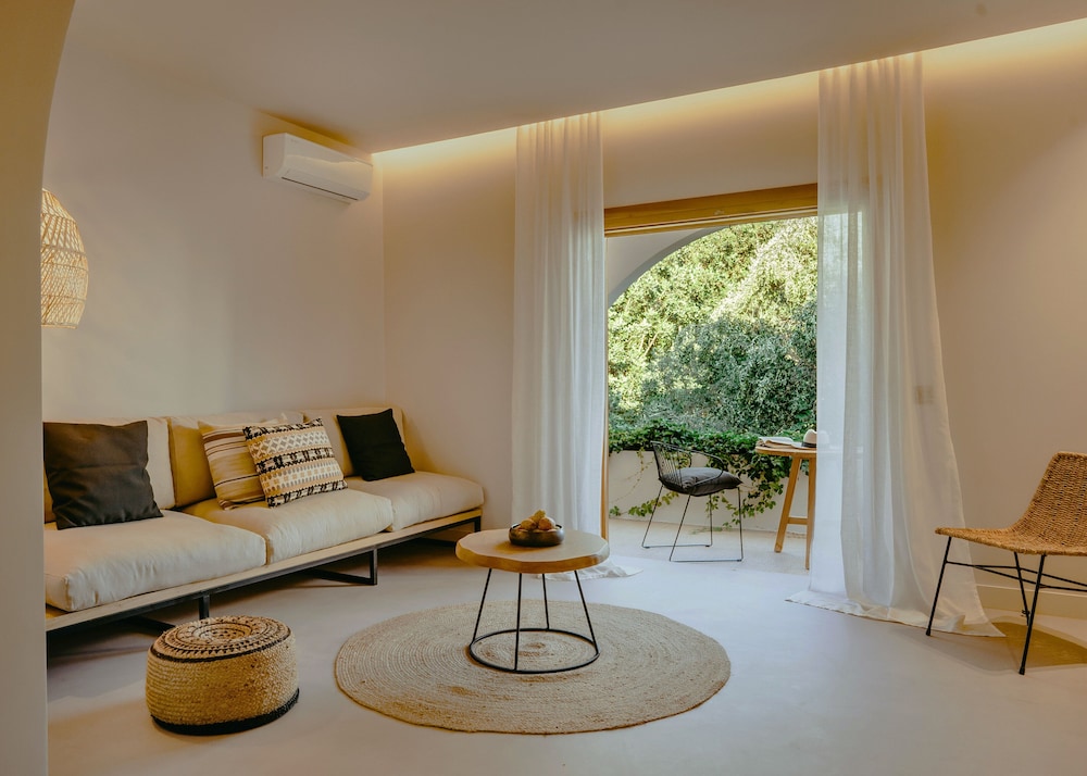 Nature Suite - Main Building - Photo 1