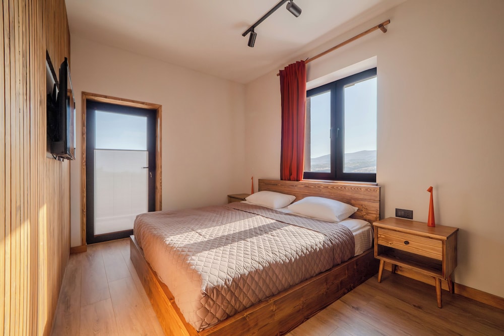 Deluxe Double or Twin Room, Balcony, Mountain View