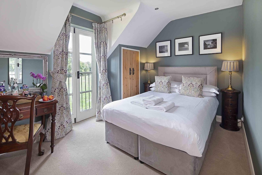 Standard Double Room, Ensuite, Garden View (Willow)