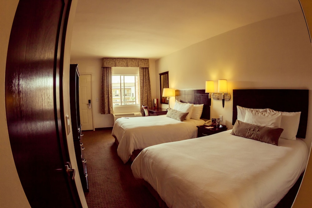 Double Room, 2 Queen Beds photo 2