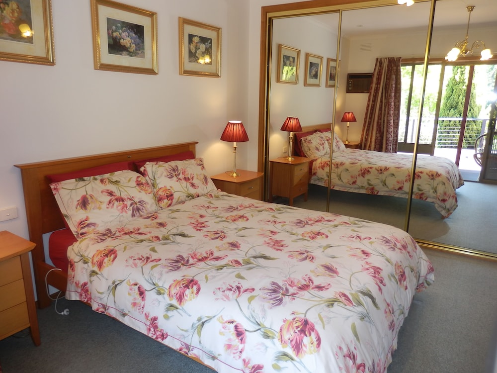 Mast Gully Gardens Bed & Breakfast photo 2
