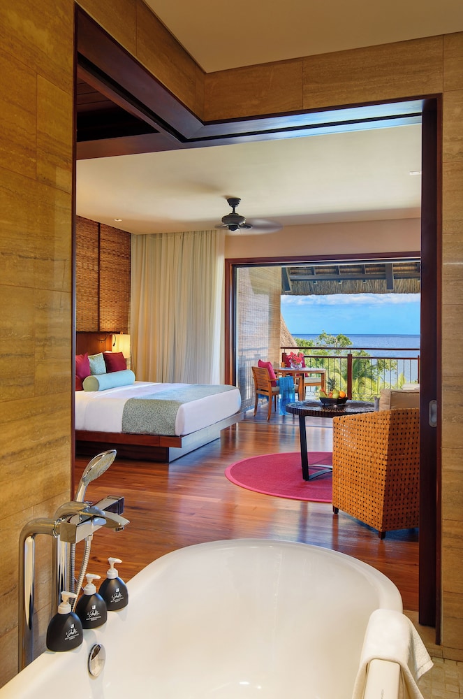 Luxury Lagoona Suite with Partial Seaview photo 2