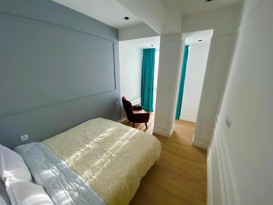 One-Bedroom Standard Apartment photo 1