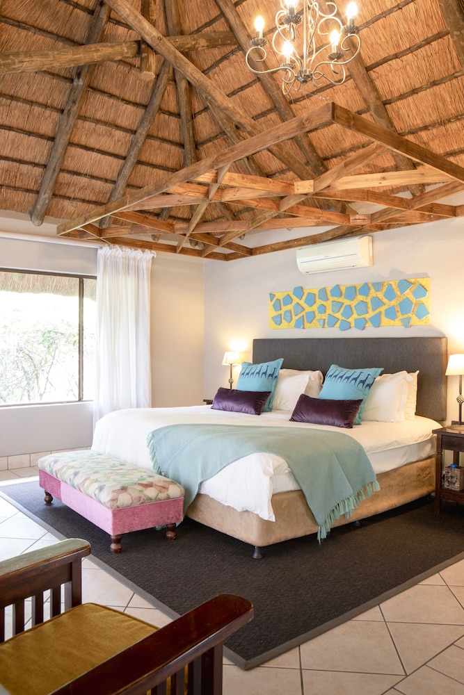 Luxury Chalet, 1 King Bed photo 3