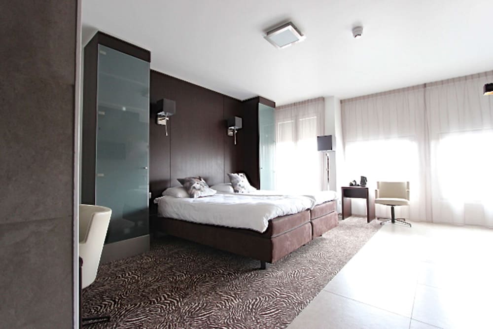 Deluxe Room, 3 Twin Beds - Photo 2