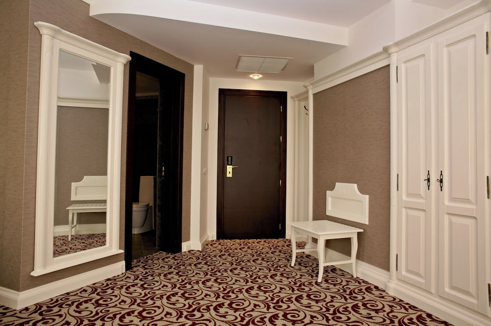 Premier Suite - Photo 7
