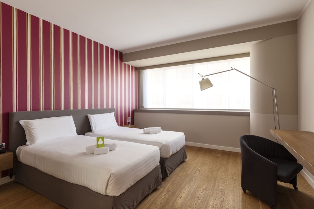 Twin Room - Photo 2