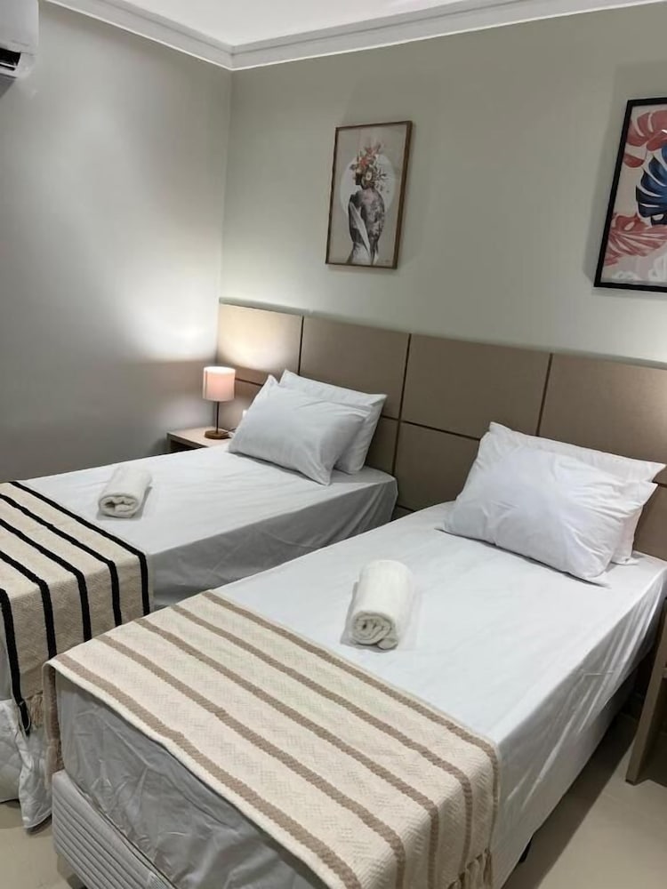 Basic Single Room, 2 Twin Beds photo 3