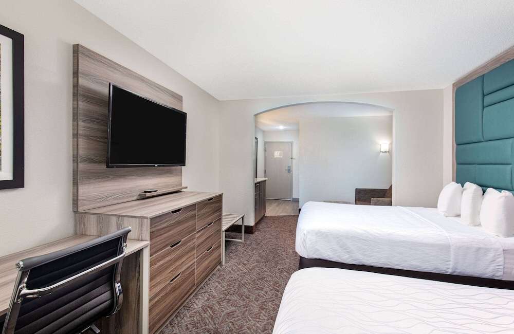 Deluxe Room, 2 Queen Beds, Non Smoking photo 2