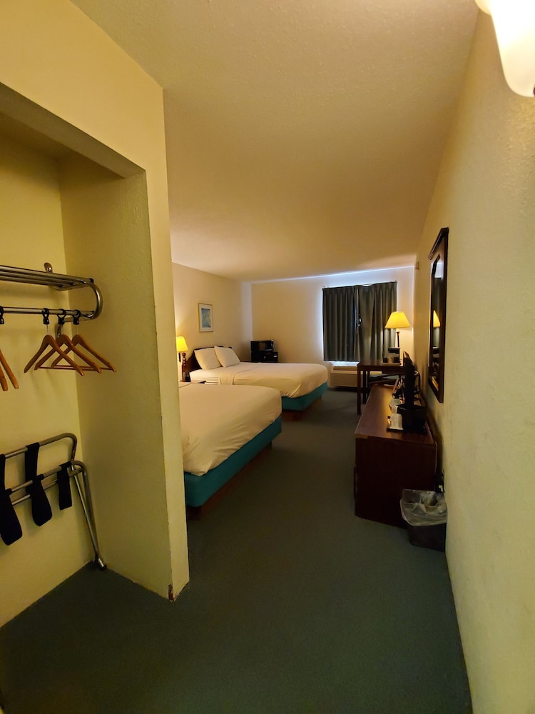 Standard Room, 2 Queen Beds photo 1