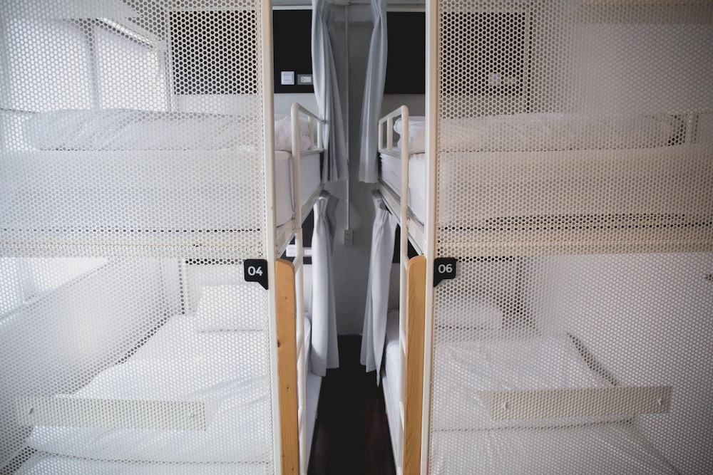 4 Beds Mixed Dormitory photo 3