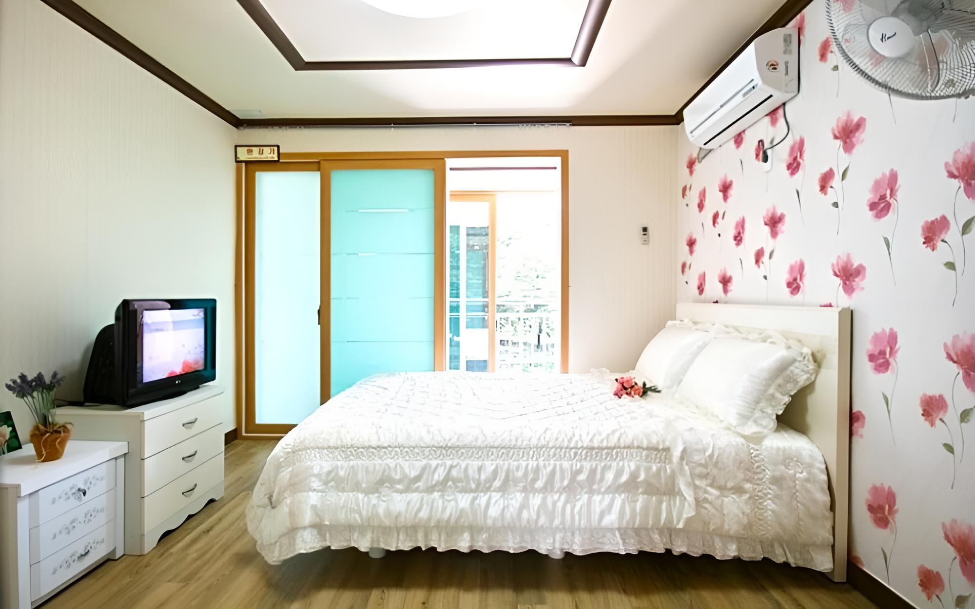 Room (Room 303 Couple Room)