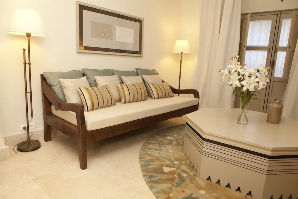 Royal Suite, 1 Queen Bed - Photo 7