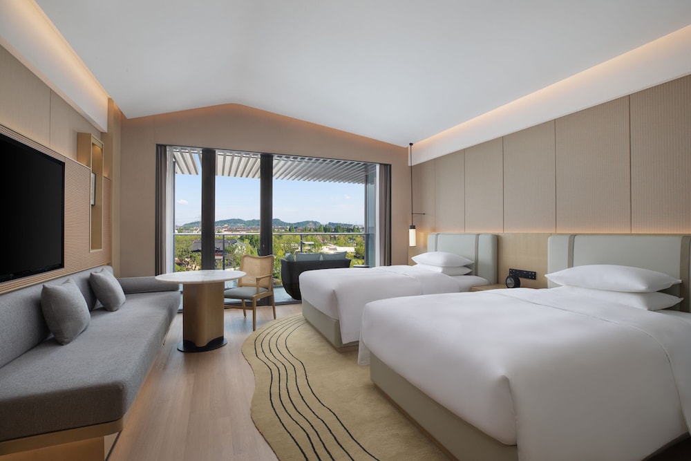 Executive Room, 2 Double Beds, Balcony, Garden View photo 1