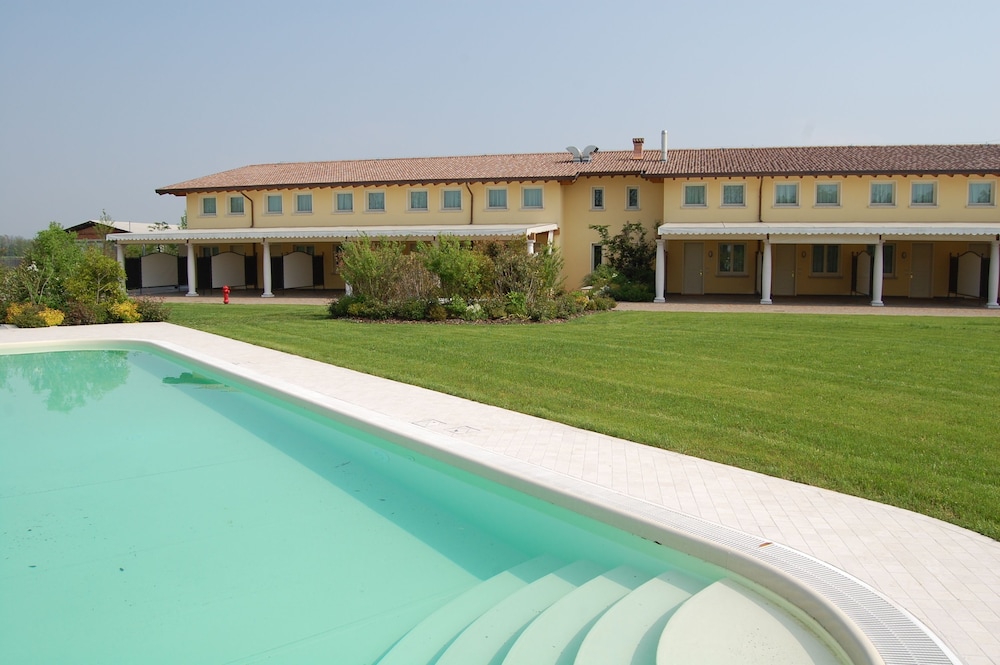 Matrimoniale Piano Terra Vista Piscina