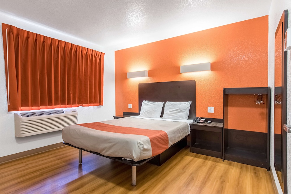 Standard Room, 1 Queen Bed, Non Smoking photo 1