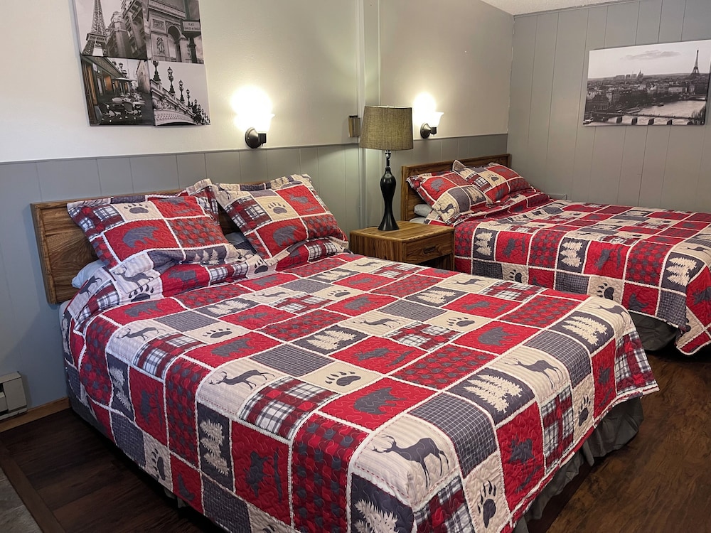 Comfort Single Room, 2 Queen Beds (Unit #16) photo 2