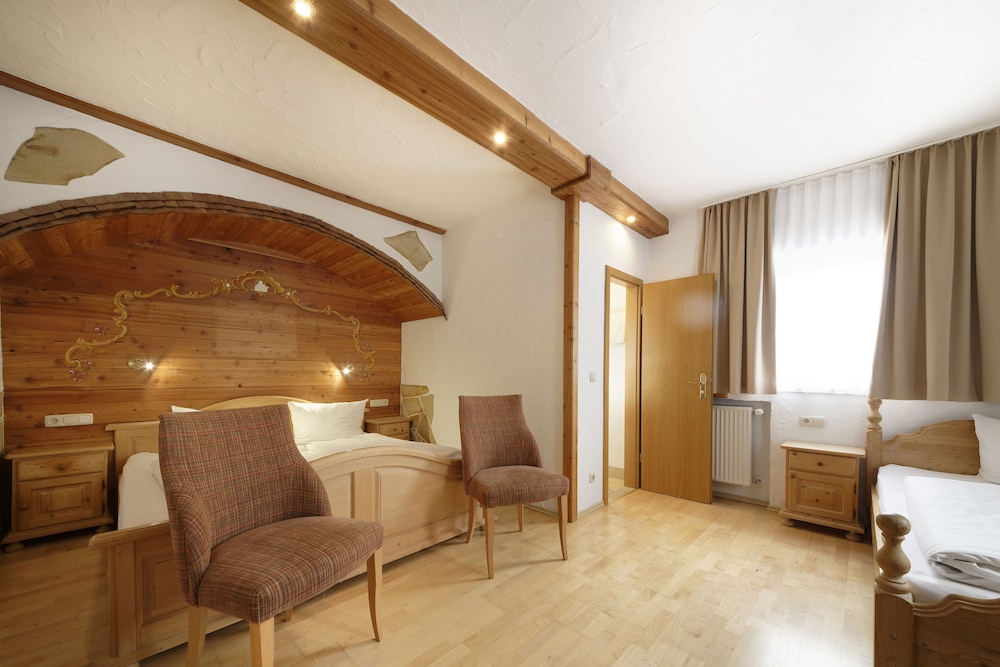 Standard Triple Room, Non Smoking, Mountain View photo 2