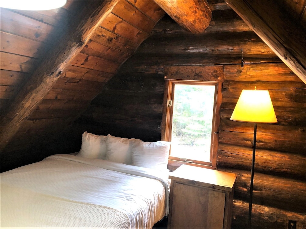 Cabin, 1 Bedroom, Fireplace photo 1