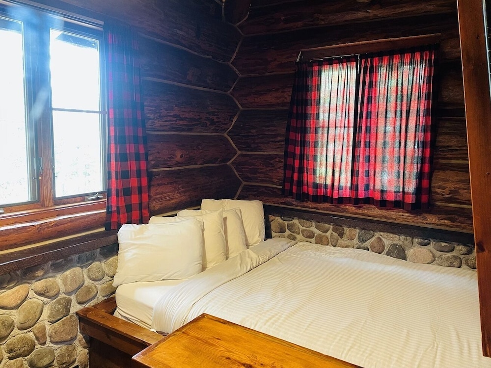 Russell Cabin 3 Bedroom, 3 Bath
