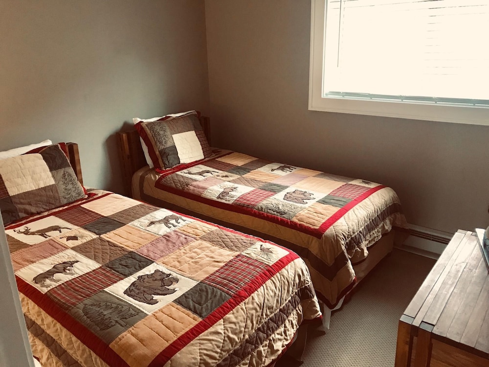 Condo, Multiple Beds (425) photo 2