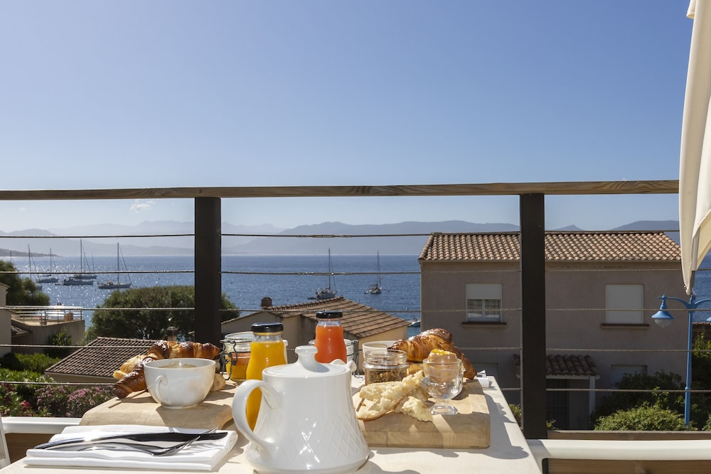 Double Room, Balcony, Sea View photo 3