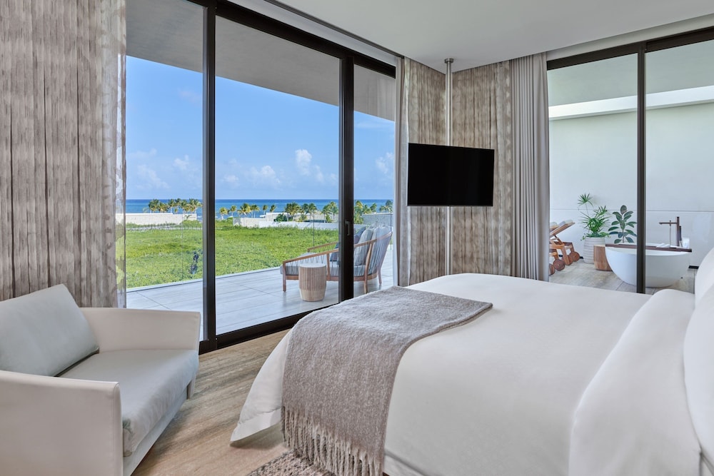 Suite, 1 King Bed, Ocean View (Bathtub) - Photo 2