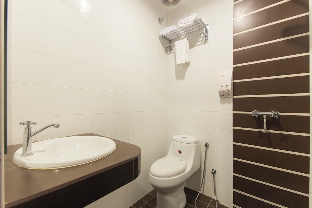 Standard Twin Room - Photo 4