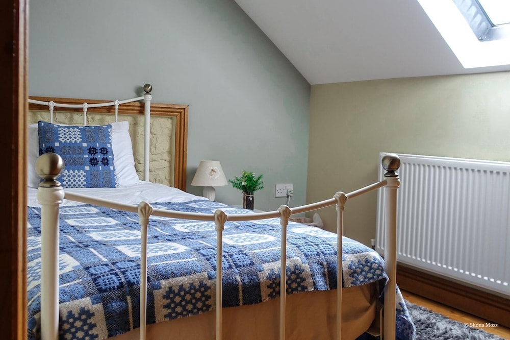 Luxury Cabin, Ensuite, Courtyard View (Beacons Barn) photo 3