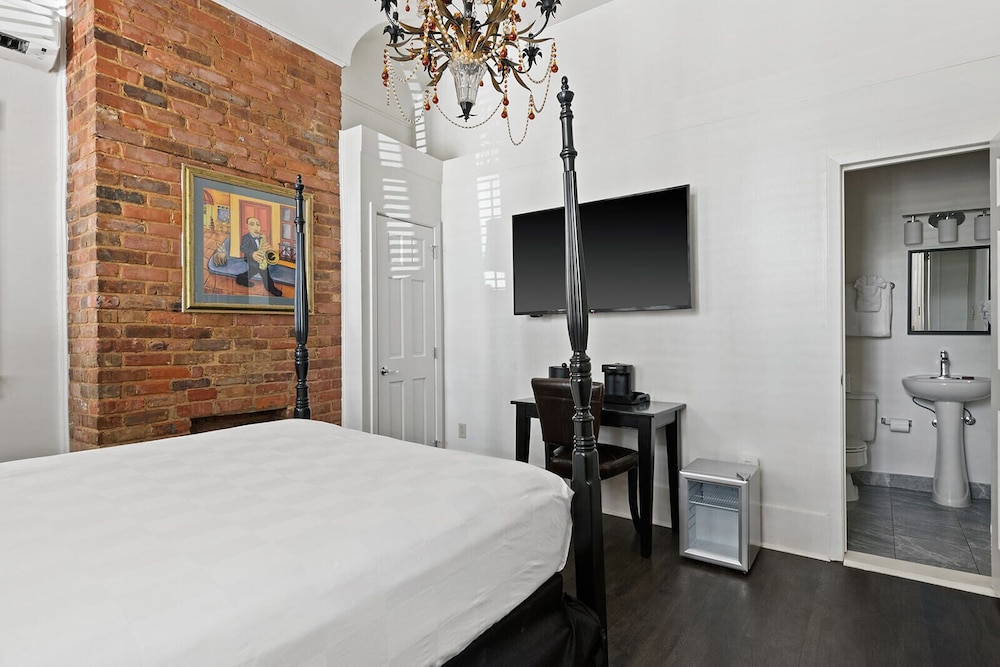 Deluxe Room, 1 Queen Bed - Photo 5