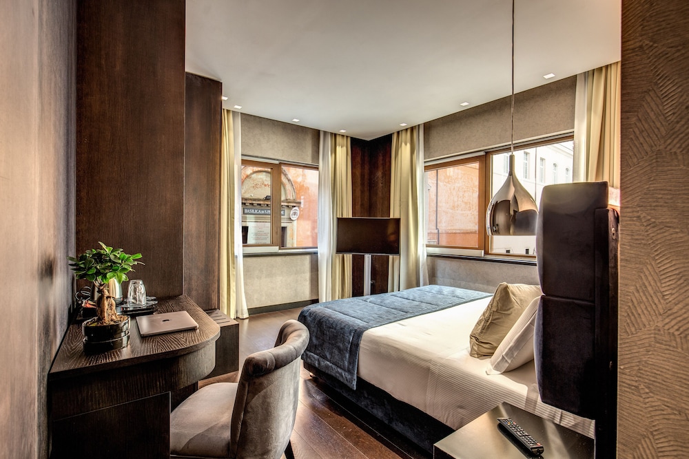 Deluxe Double or Twin Room, Non Smoking, City View photo 2