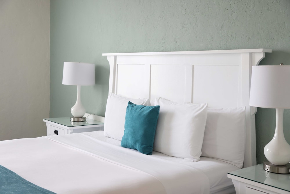 Standard Room, 1 King Bed photo 2