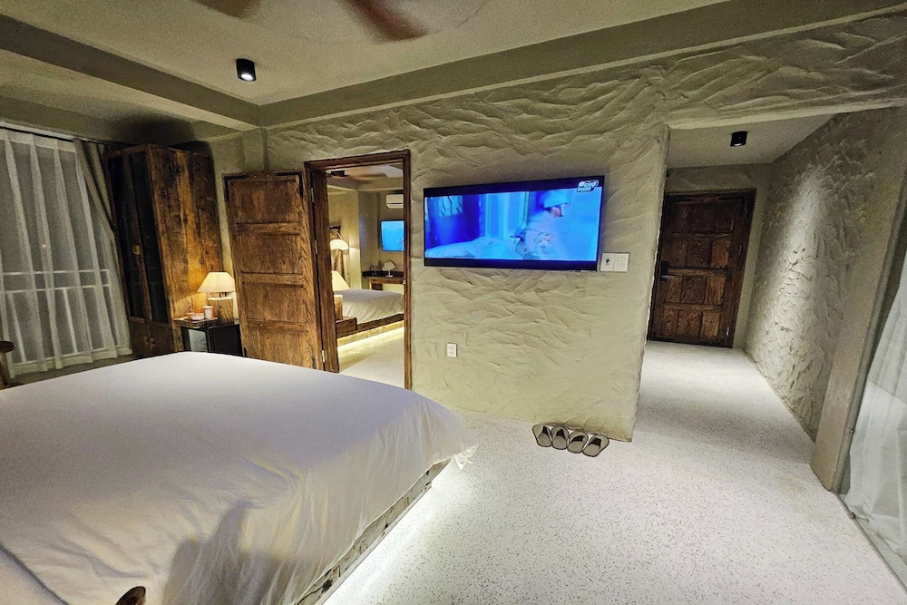 VIP Room - Photo 3