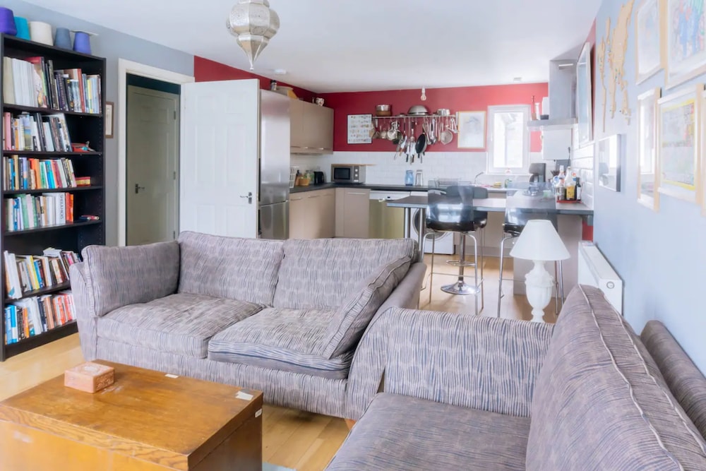 Basic Apartment, Multiple Beds